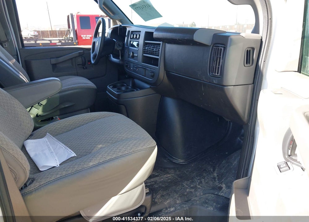 2022 CHEVROLET EXPRESS PASSENGER RWD 3500 EXTENDED WHEELBASE LS VIN: 1GAZGNF78N1235101