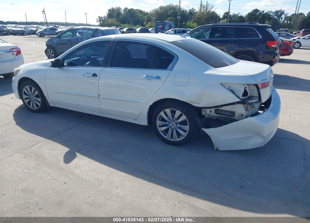 2011 HONDA ACCORD VIN: 1HGCP3F81BA024538