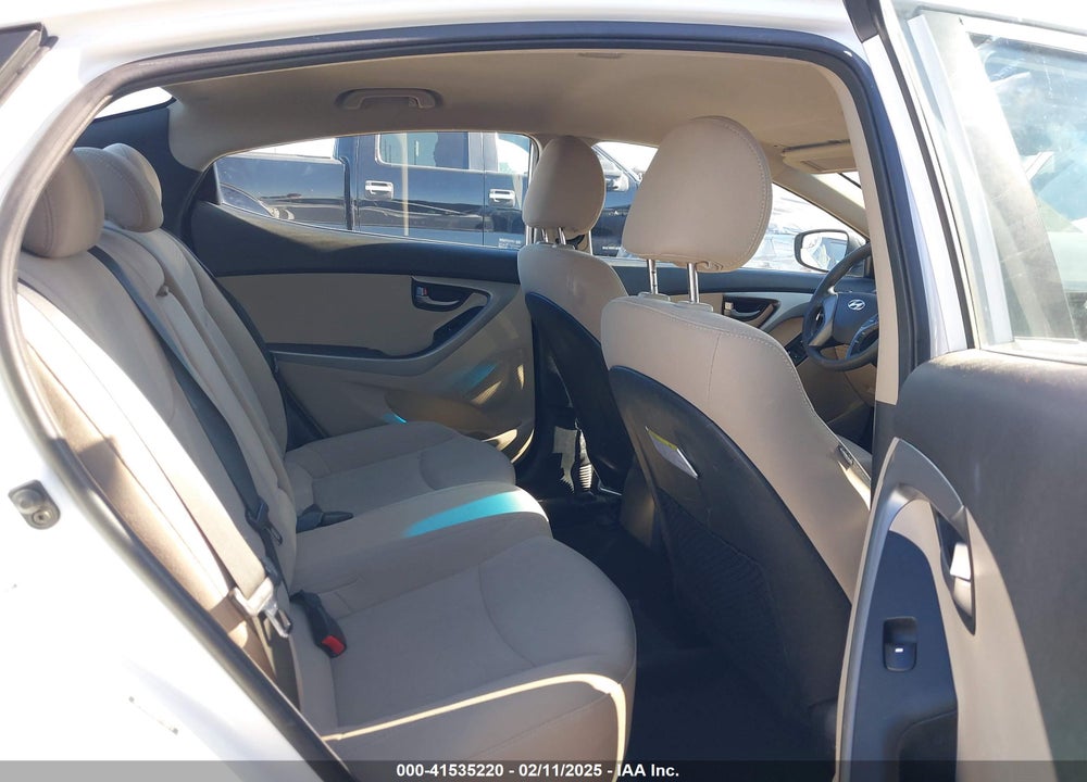 2016 HYUNDAI ELANTRA SE VIN: 5NPDH4AE4GH779377