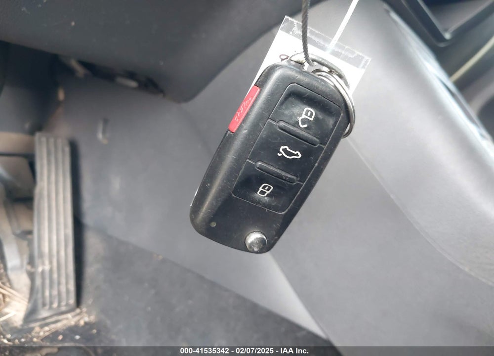 2017 VOLKSWAGEN TIGUAN 2.0T/2.0T S VIN: WVGBV7AX8HK052907