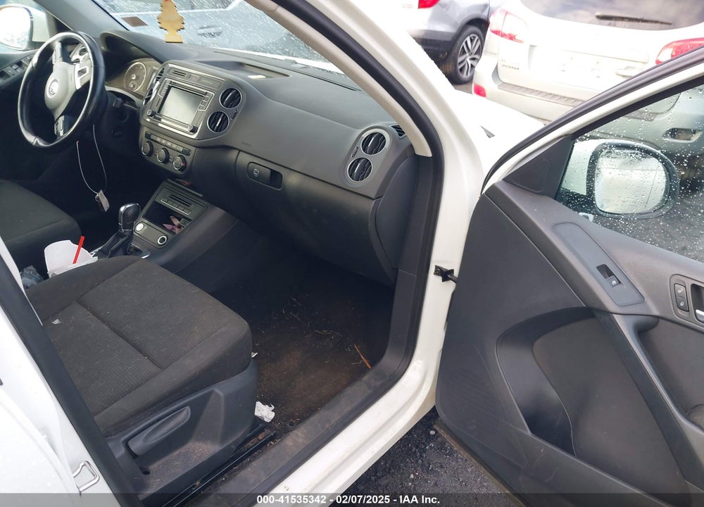 2017 VOLKSWAGEN TIGUAN 2.0T/2.0T S VIN: WVGBV7AX8HK052907