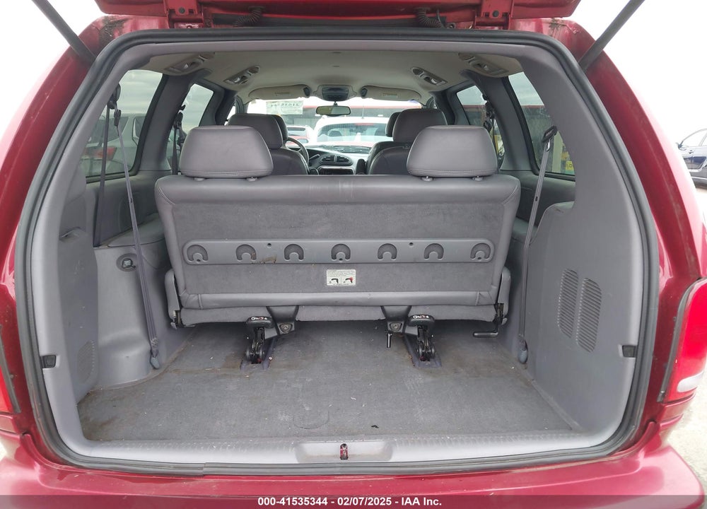 1998 CHRYSLER TOWN & COUNTRY LXI VIN: 1C4GP64L8WB589426