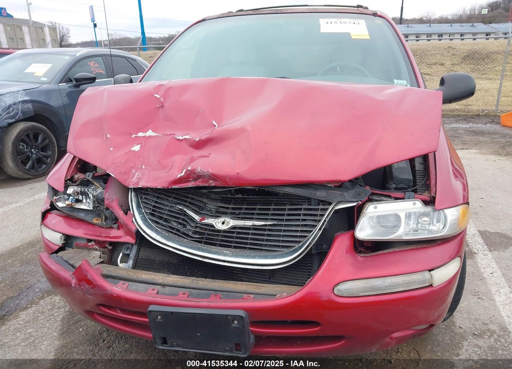 1998 CHRYSLER TOWN & COUNTRY LXI VIN: 1C4GP64L8WB589426