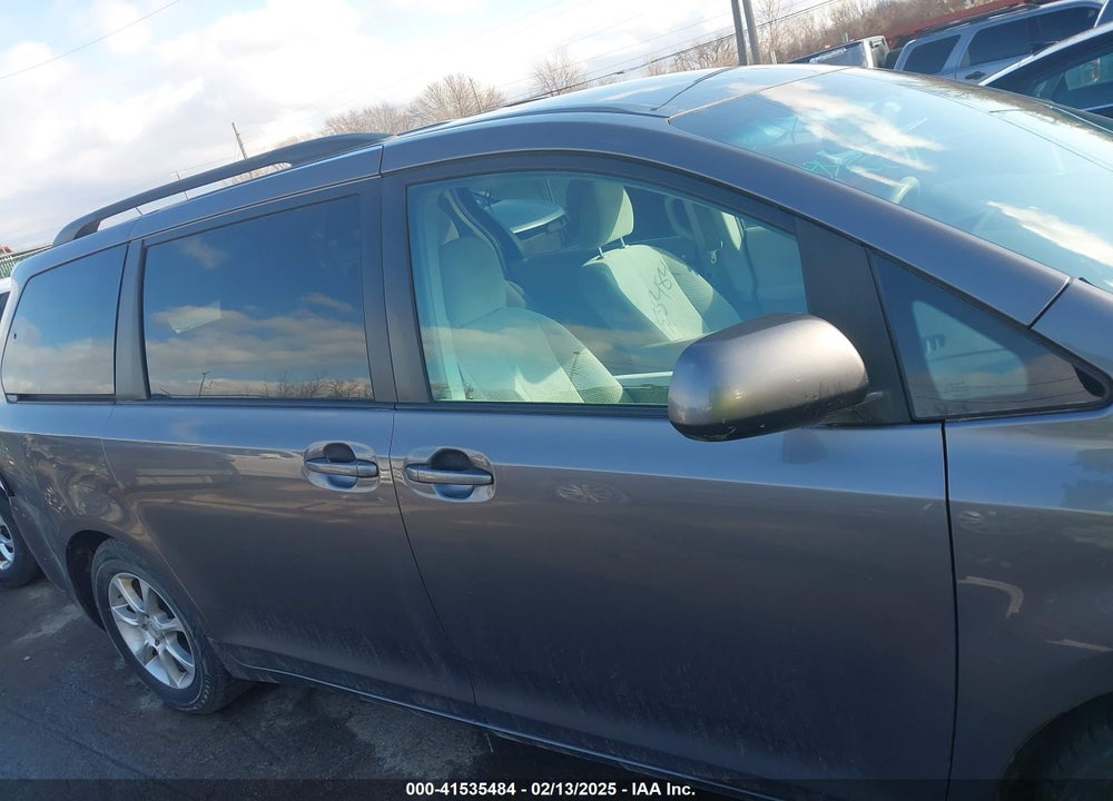 2011 TOYOTA SIENNA VIN: 5TDKK3DC3BS104605