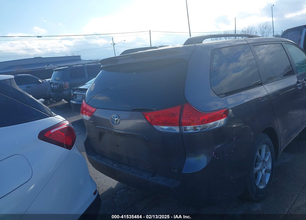 2011 TOYOTA SIENNA VIN: 5TDKK3DC3BS104605