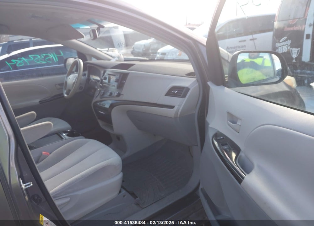 2011 TOYOTA SIENNA VIN: 5TDKK3DC3BS104605