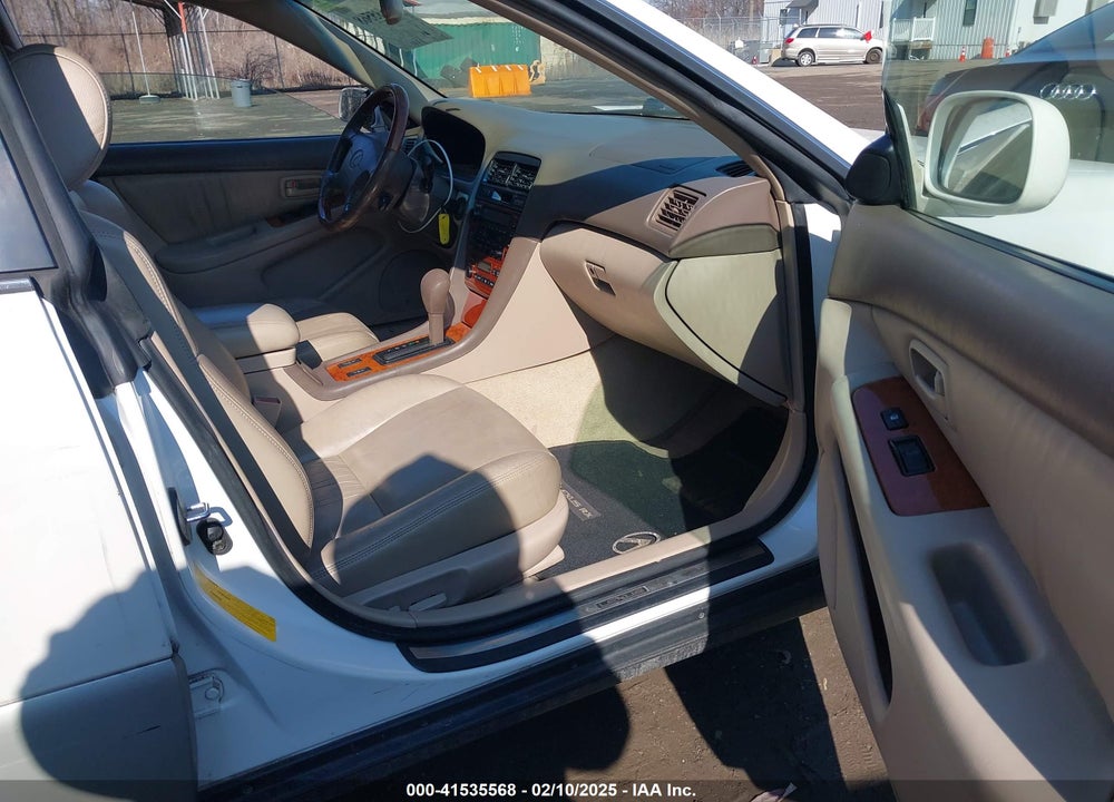 2000 LEXUS ES 300 VIN: JT8BF28G3Y0270418