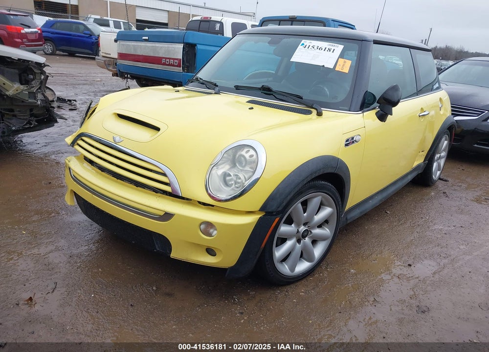 2005 MINI COOPER S VIN: WMWRE33455TD94318