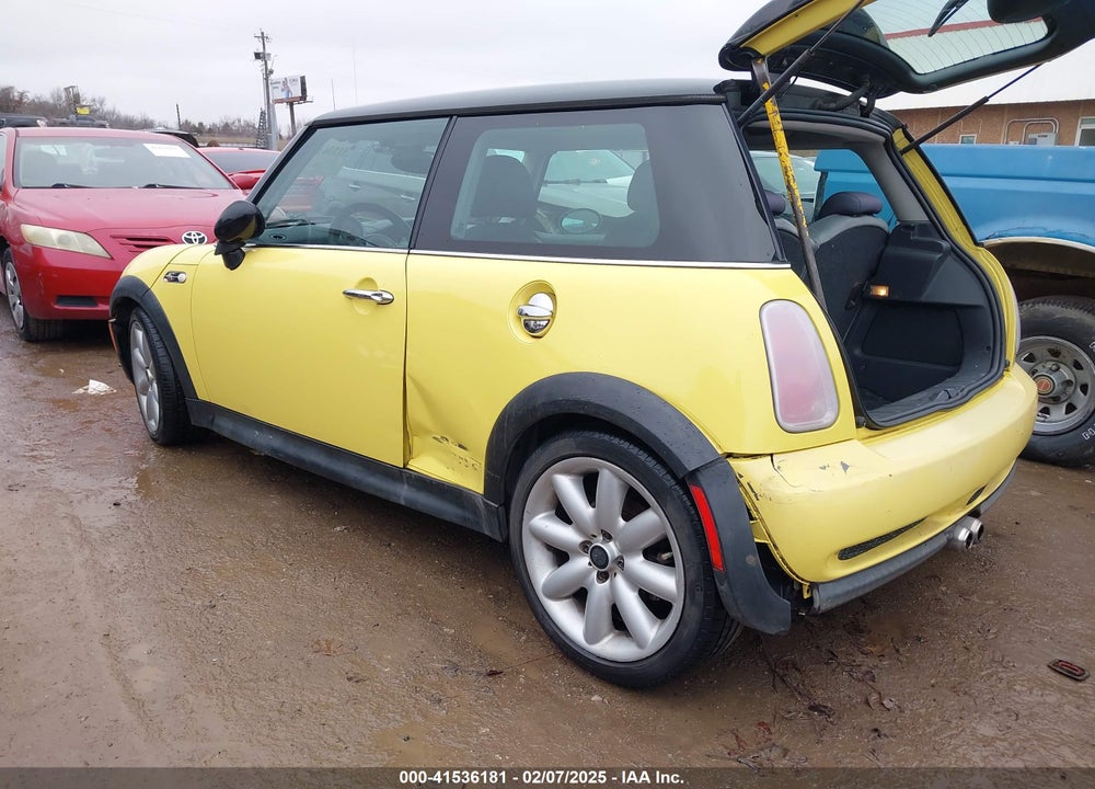 2005 MINI COOPER S VIN: WMWRE33455TD94318
