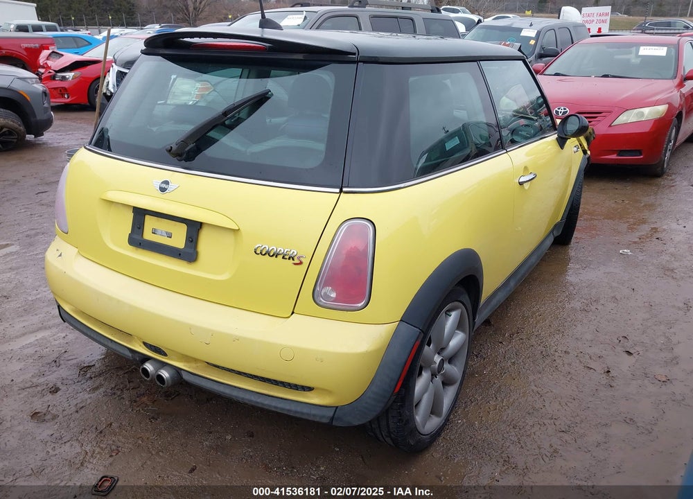 2005 MINI COOPER S VIN: WMWRE33455TD94318