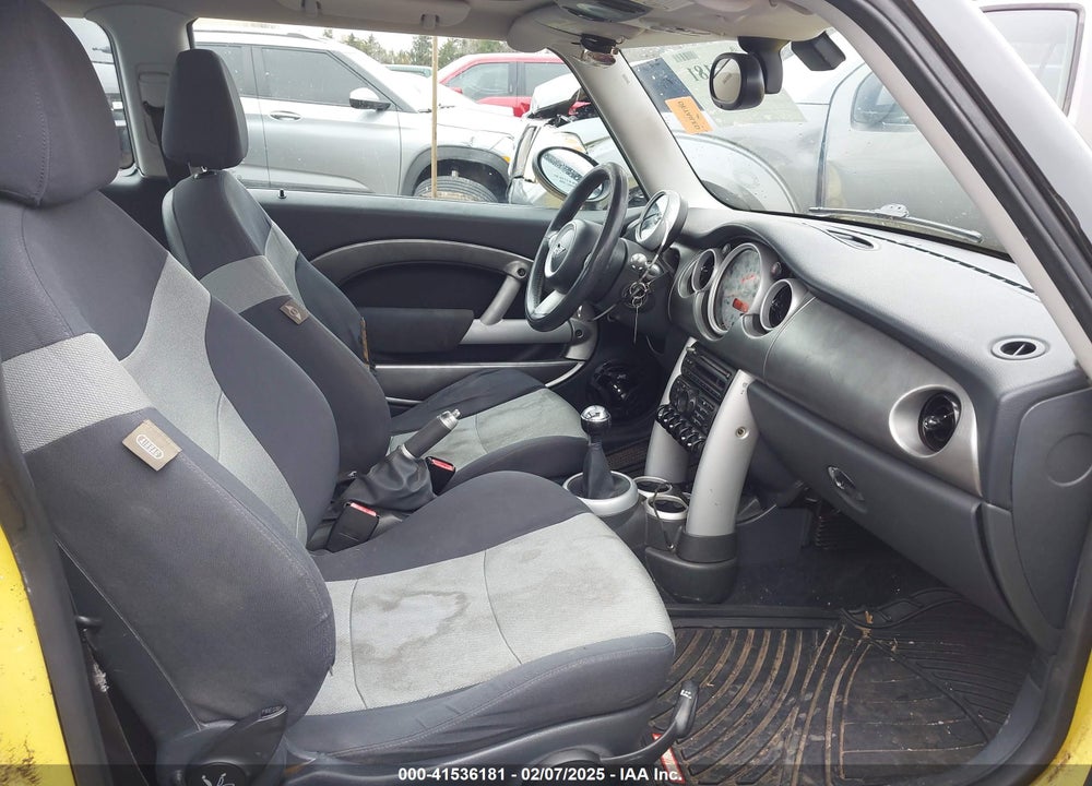 2005 MINI COOPER S VIN: WMWRE33455TD94318