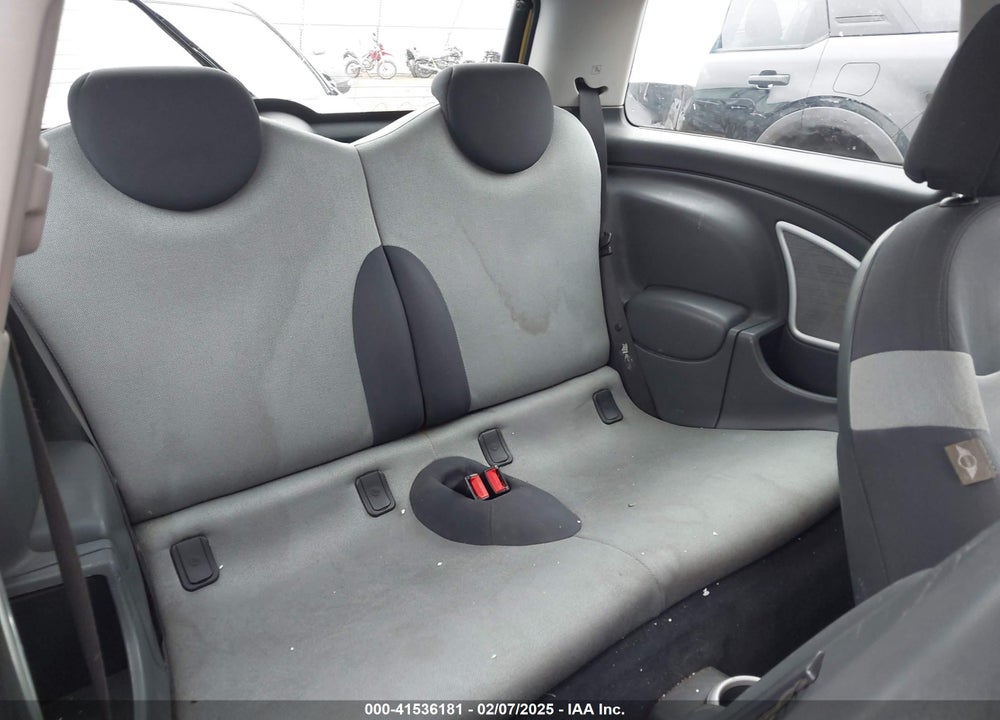 2005 MINI COOPER S VIN: WMWRE33455TD94318