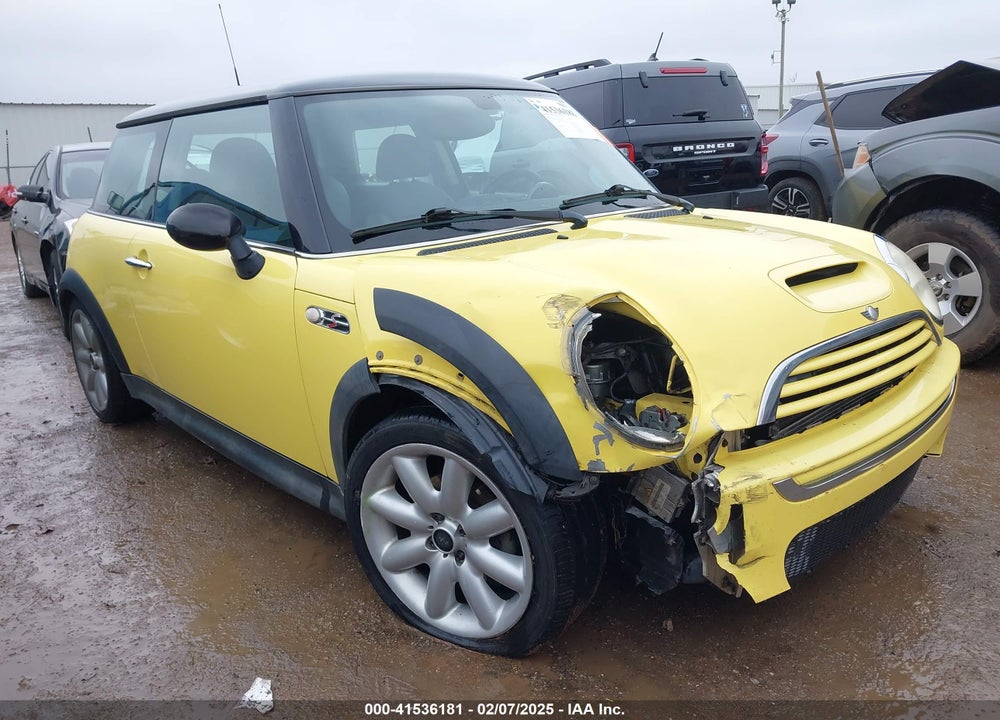 2005 MINI COOPER S VIN: WMWRE33455TD94318