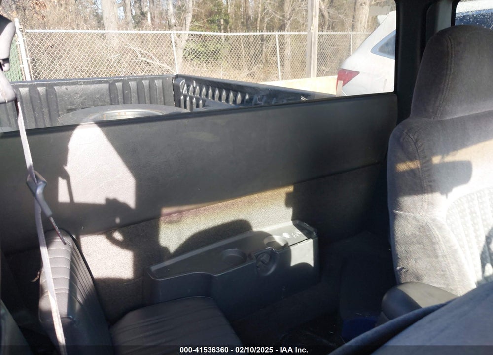 1998 CHEVROLET S-10 LS VIN: 1GCCT19W6W8116587