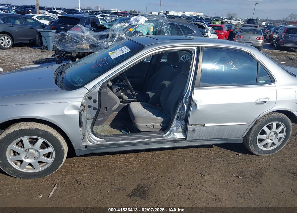 2002 HONDA ACCORD 2.3 EX/2.3 SE VIN: 1HGCG66882A096564