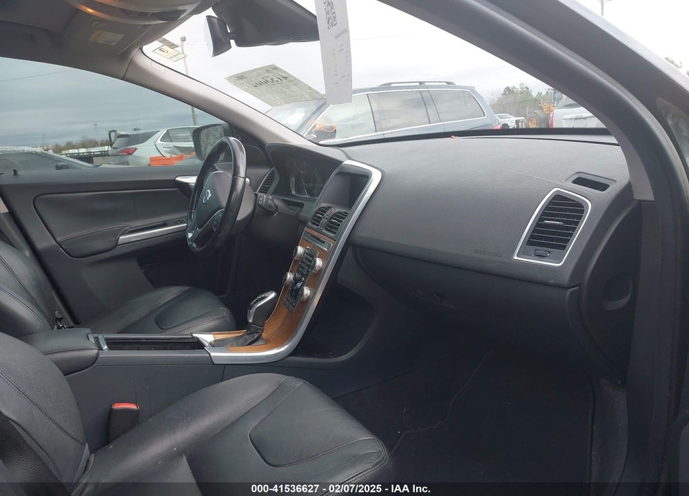 2015 VOLVO XC60 T5 PREMIER VIN: YV440MDK6F2674328