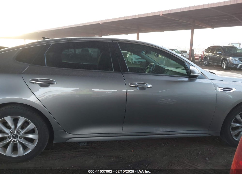 2016 KIA OPTIMA VIN: 5XXGU4L3XGG111809