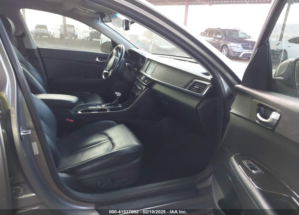 2016 KIA OPTIMA VIN: 5XXGU4L3XGG111809