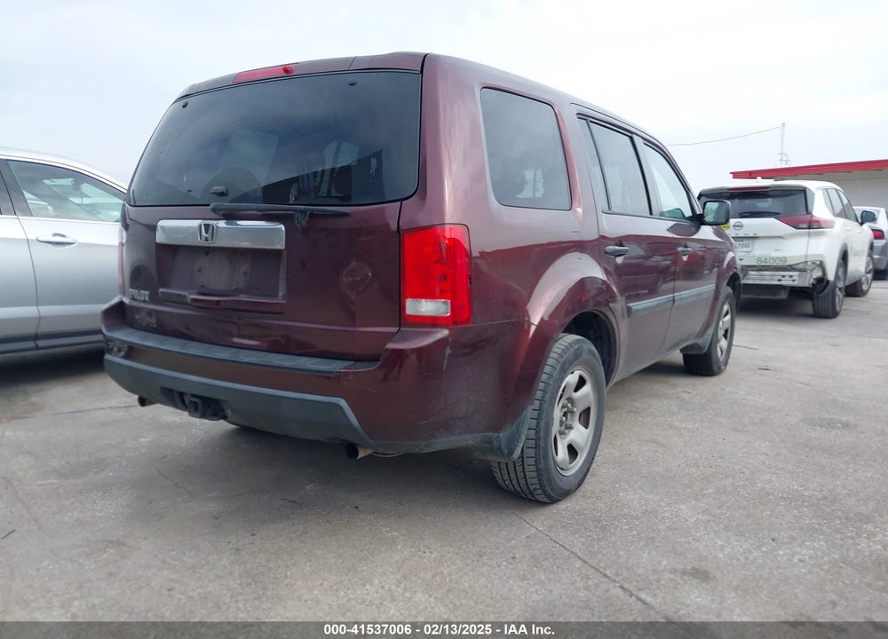 2011 HONDA PILOT LX VIN: 5FNYF3H24BB020152