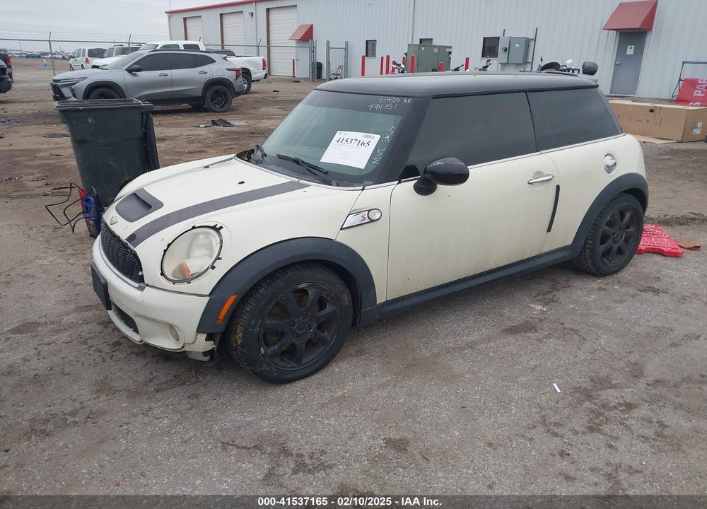 2009 MINI COOPER S VIN: WMWMF73539TT94151