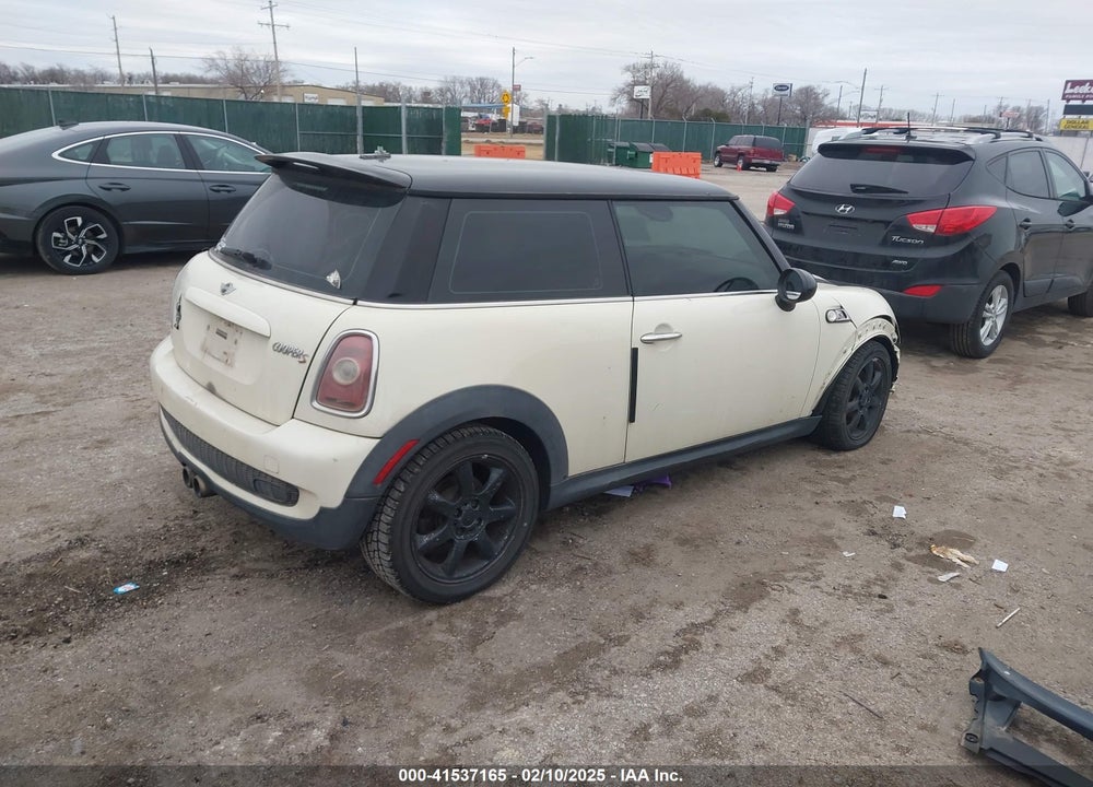 2009 MINI COOPER S VIN: WMWMF73539TT94151