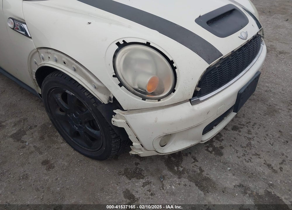 2009 MINI COOPER S VIN: WMWMF73539TT94151