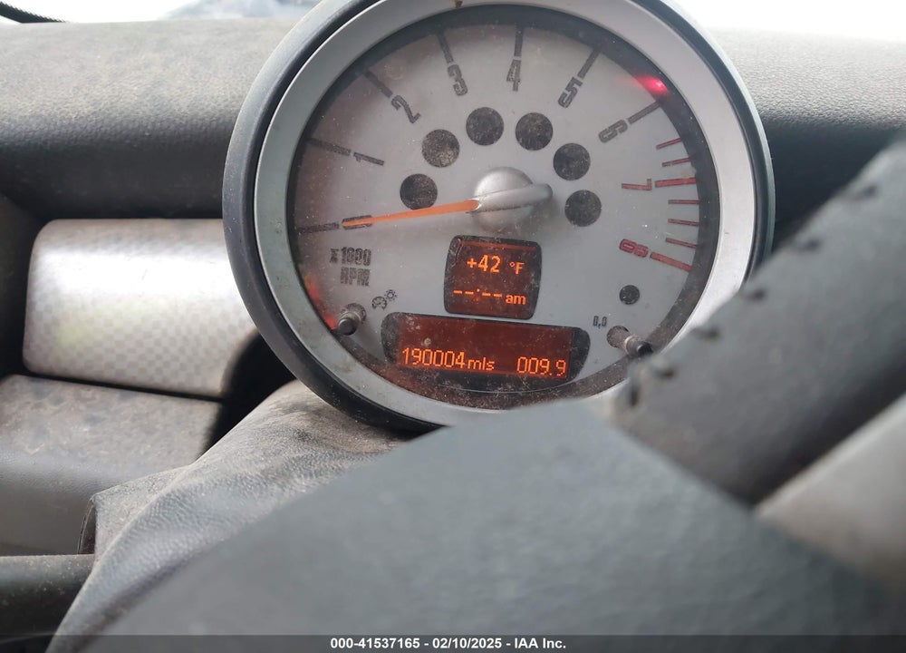 2009 MINI COOPER S VIN: WMWMF73539TT94151