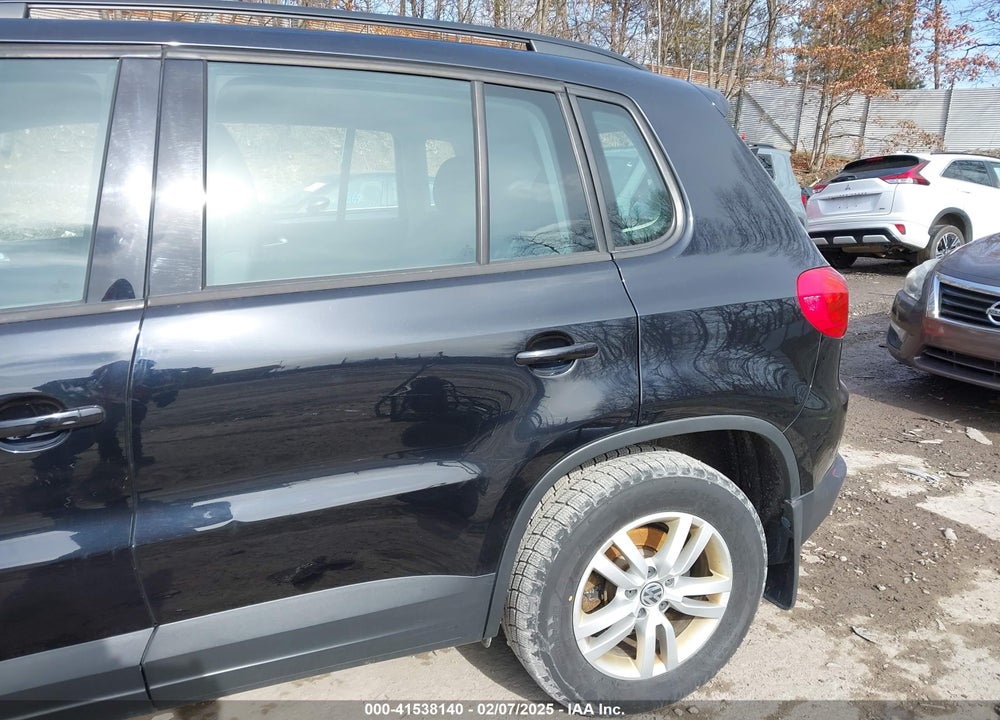 2016 VOLKSWAGEN TIGUAN S VIN: WVGBV7AX3GW009227