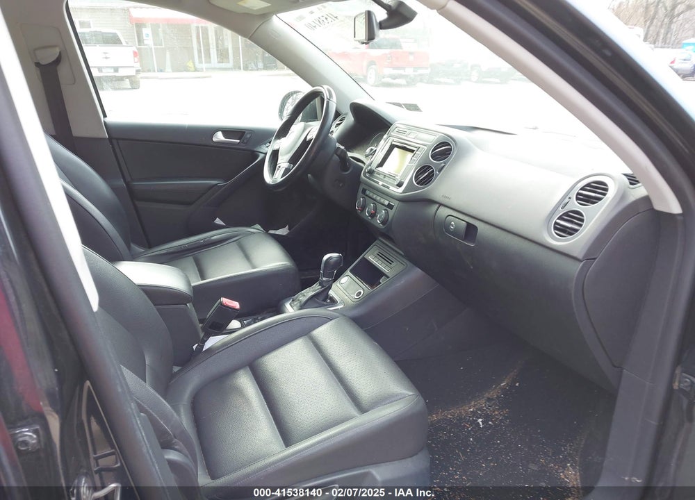 2016 VOLKSWAGEN TIGUAN S VIN: WVGBV7AX3GW009227