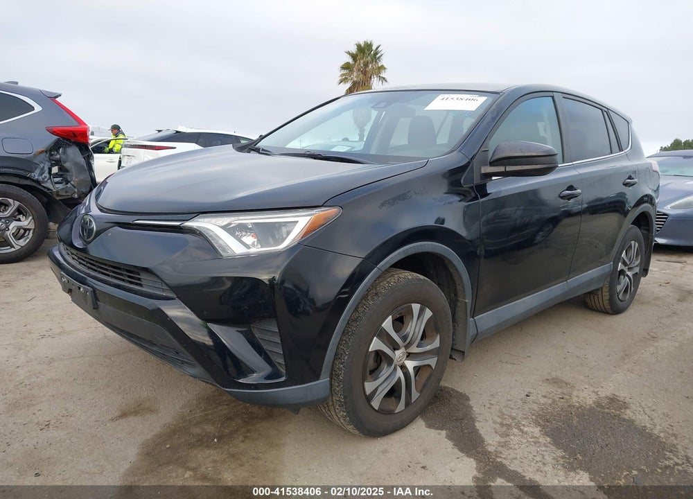 2018 TOYOTA RAV4 LE VIN: 2T3ZFREV4JW435082