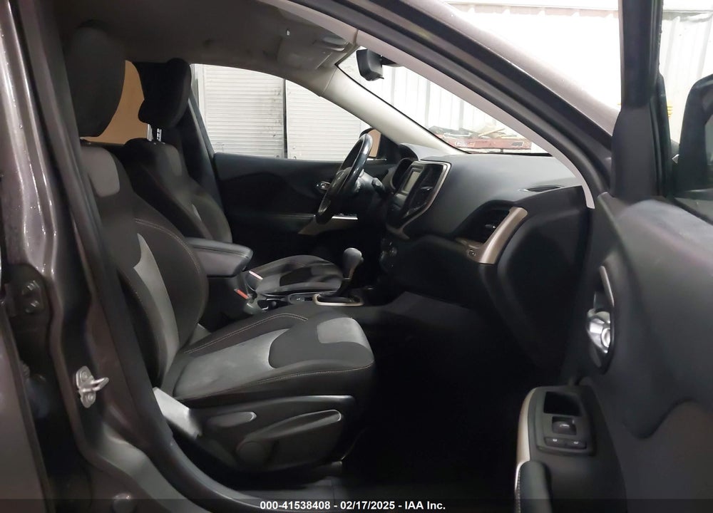 2018 JEEP CHEROKEE LATITUDE 4X4 VIN: 1C4PJMCX8JD583004