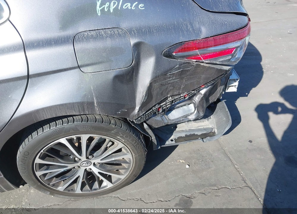 2018 TOYOTA CAMRY VIN: 4T1B11HK5JU660719