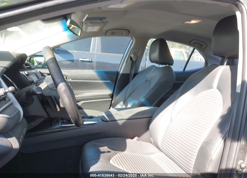 2018 TOYOTA CAMRY VIN: 4T1B11HK5JU660719