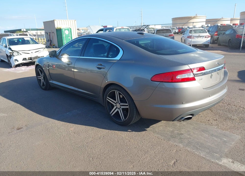2011 JAGUAR XF VIN: SAJWA0FB4BLR98754