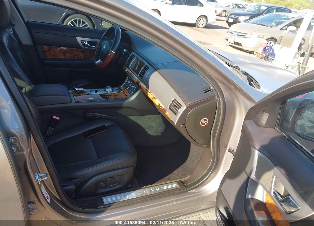 2011 JAGUAR XF VIN: SAJWA0FB4BLR98754