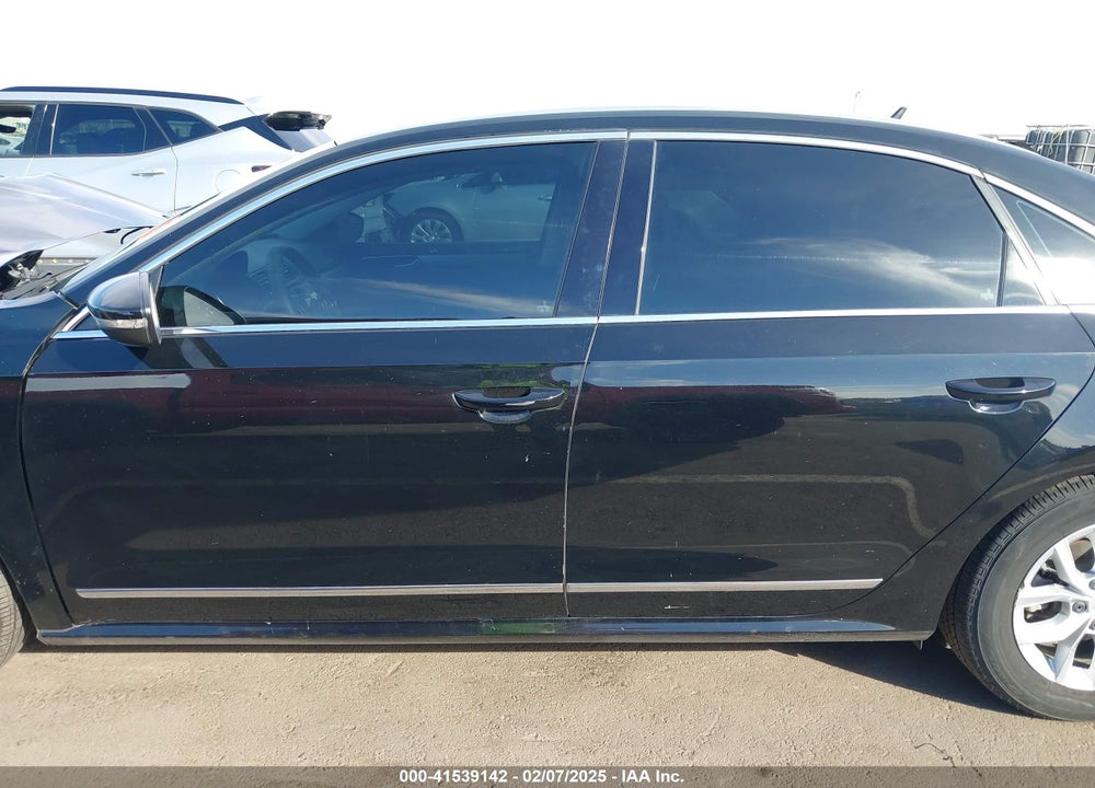 2016 VOLKSWAGEN PASSAT VIN: 1VWAT7A38GC042709