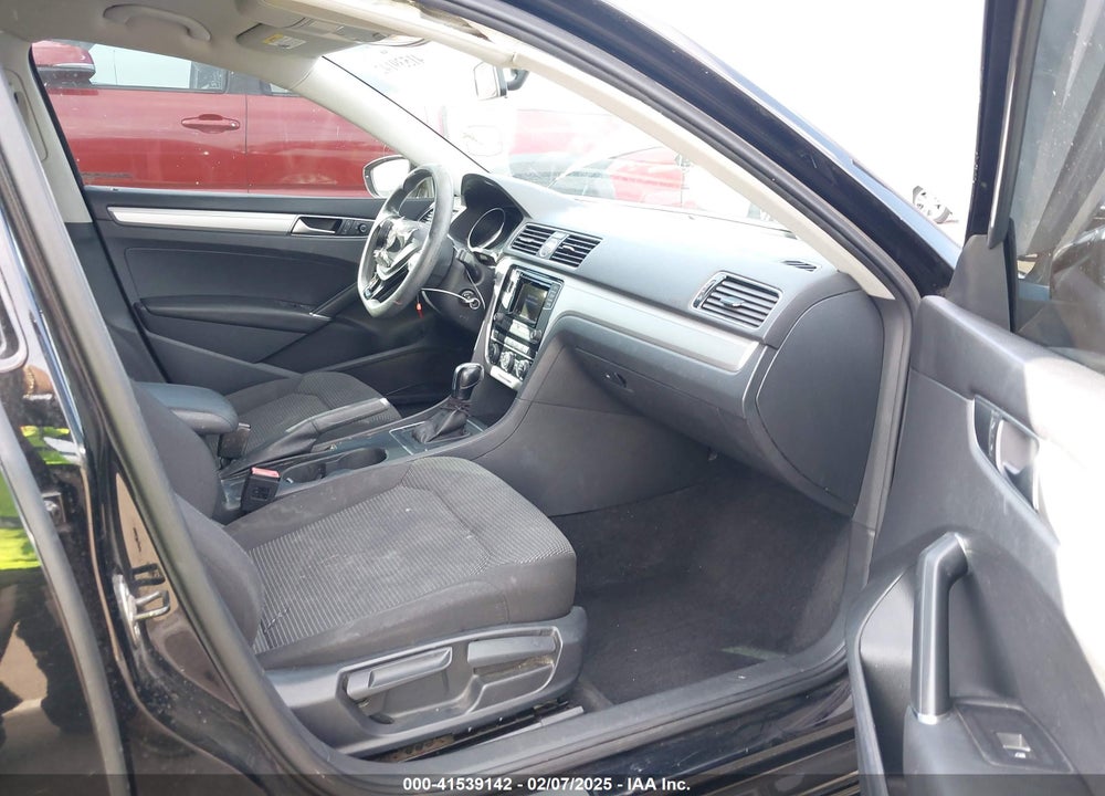 2016 VOLKSWAGEN PASSAT VIN: 1VWAT7A38GC042709