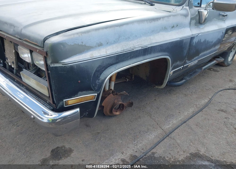 1990 CHEVROLET SUBURBAN V1500 VIN: 1GNEV16K1LF136023