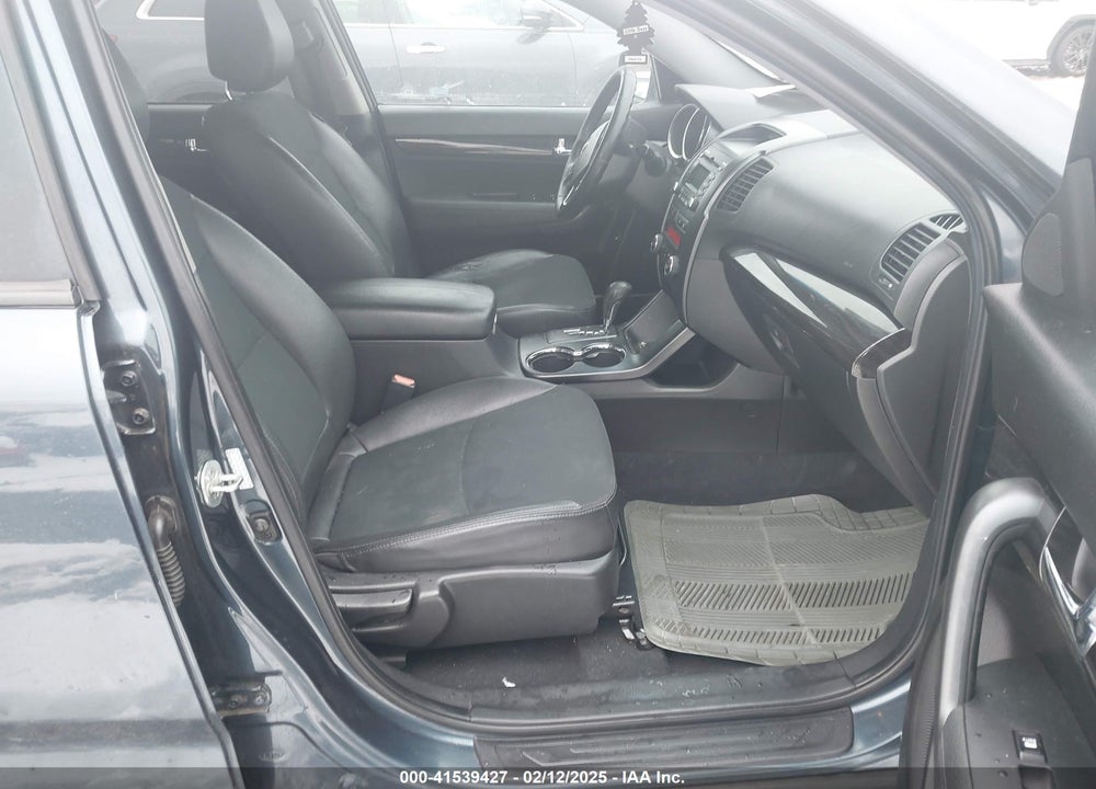 2011 KIA SORENTO EX V6 VIN: 5XYKUDA22BG042865