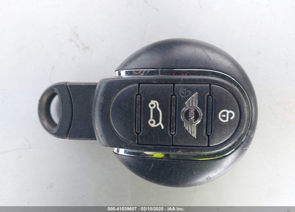 2016 MINI COOPER VIN: WMWXU3C5XG2D28360