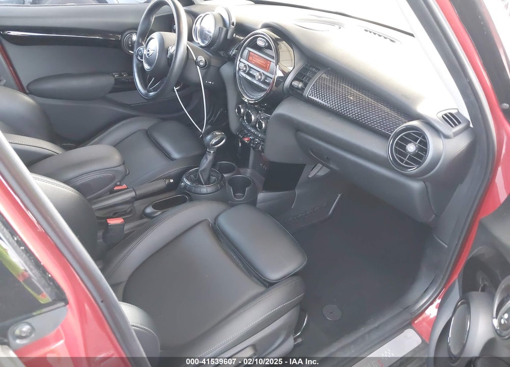 2016 MINI COOPER VIN: WMWXU3C5XG2D28360