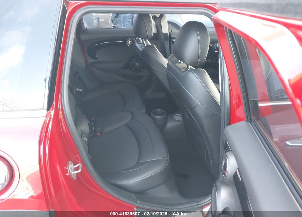 2016 MINI COOPER VIN: WMWXU3C5XG2D28360
