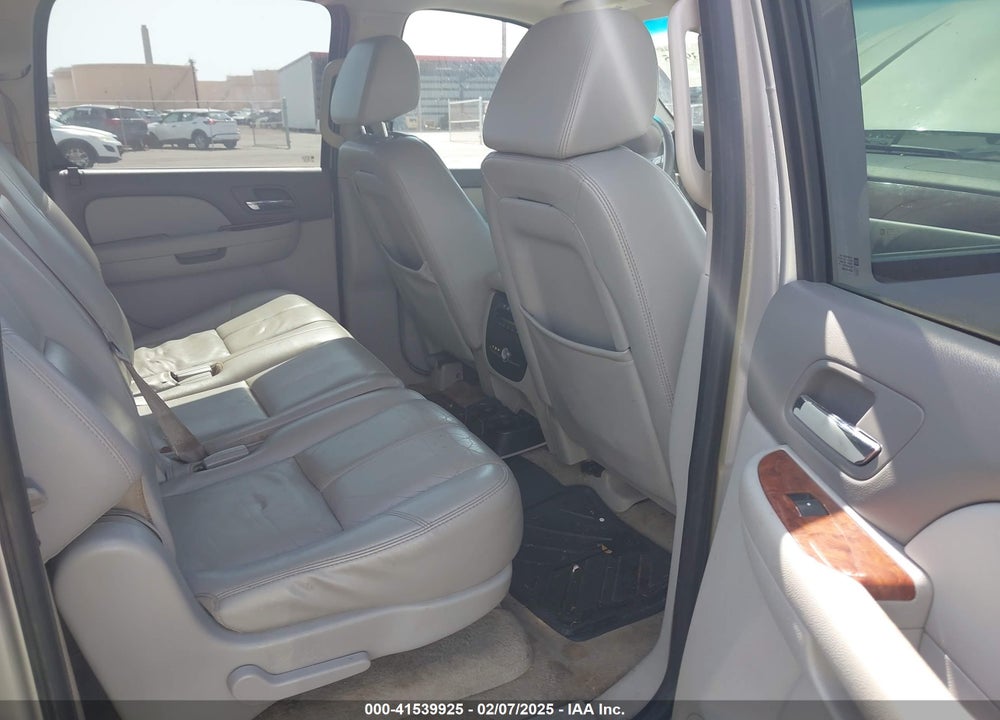 2007 CHEVROLET SUBURBAN 1500 LT VIN: 1GNFK16327J371622
