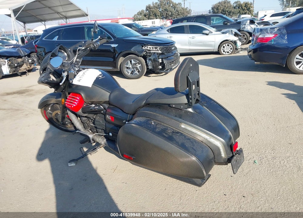2017 MOTO GUZZI MGX 21 FLYING FORTRESS VIN: ZGULCUA07HM000055