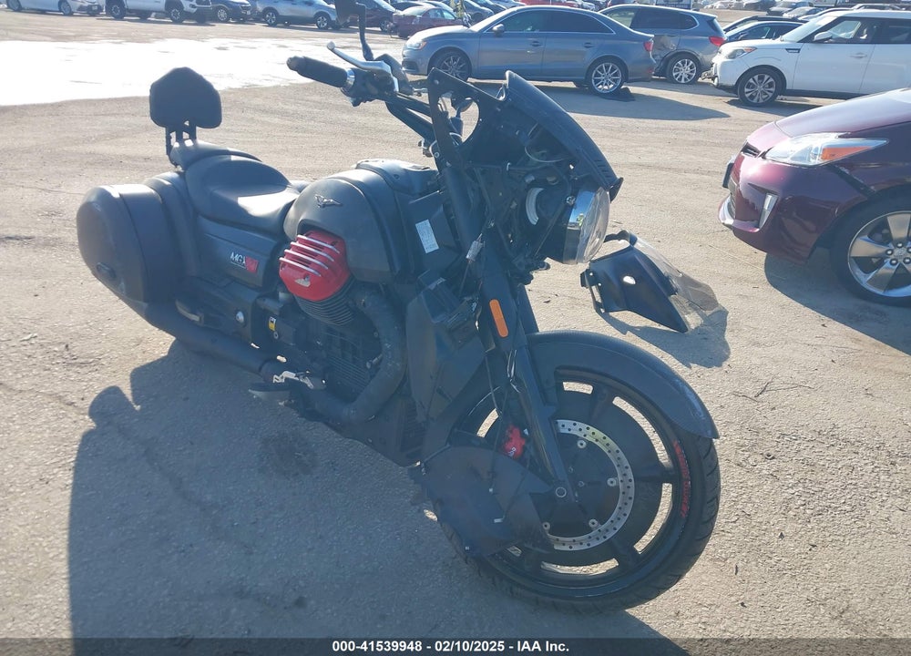 2017 MOTO GUZZI MGX 21 FLYING FORTRESS VIN: ZGULCUA07HM000055