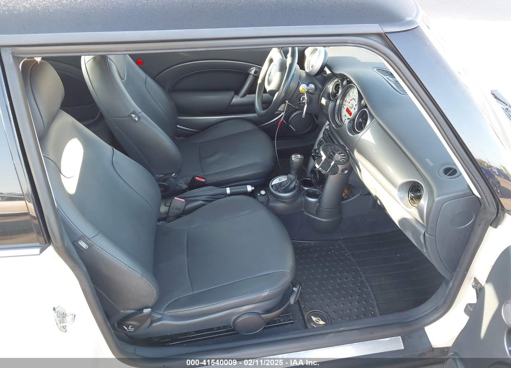2005 MINI COOPER VIN: WMWRC33585TJ70973