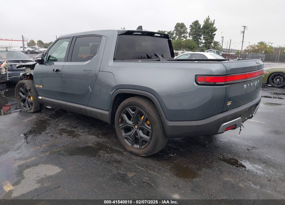 2022 RIVIAN R1T VIN: 7FCTGAAA7NN016044