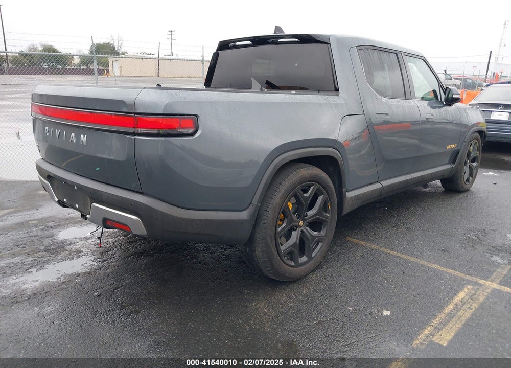 2022 RIVIAN R1T VIN: 7FCTGAAA7NN016044