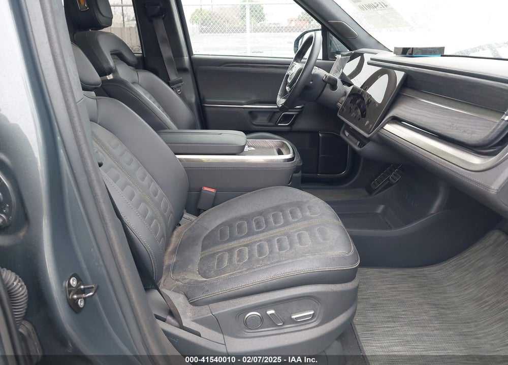 2022 RIVIAN R1T VIN: 7FCTGAAA7NN016044