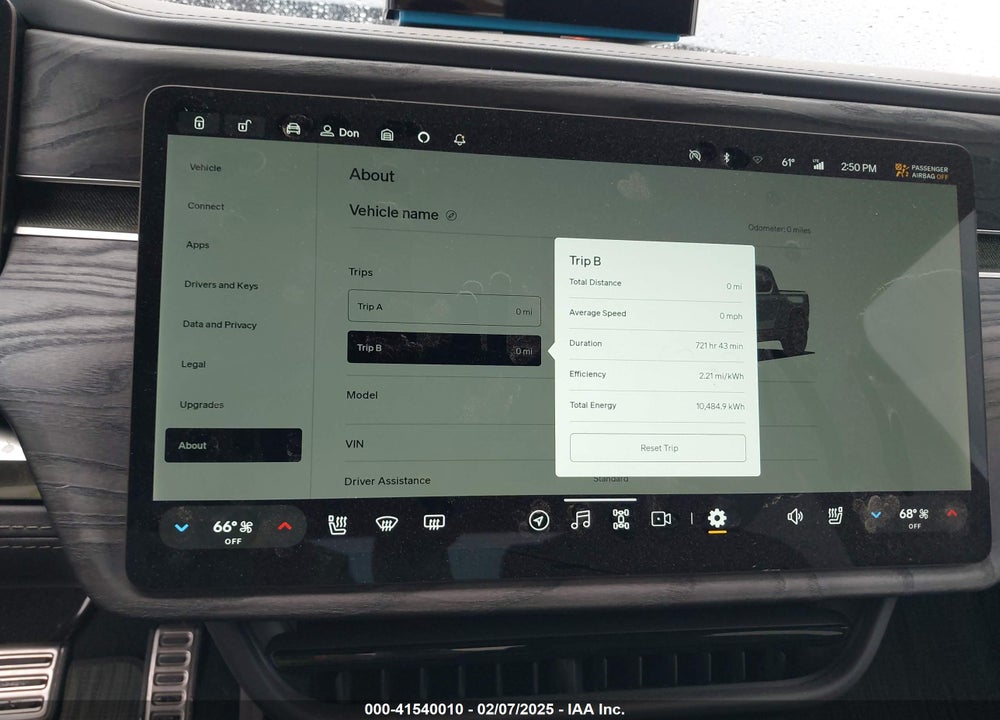 2022 RIVIAN R1T VIN: 7FCTGAAA7NN016044